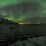 Mikkelvik Brygge بيت للعطل
